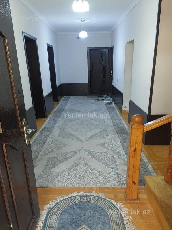Satılır 6 otaqlı həyət evi 300 m²