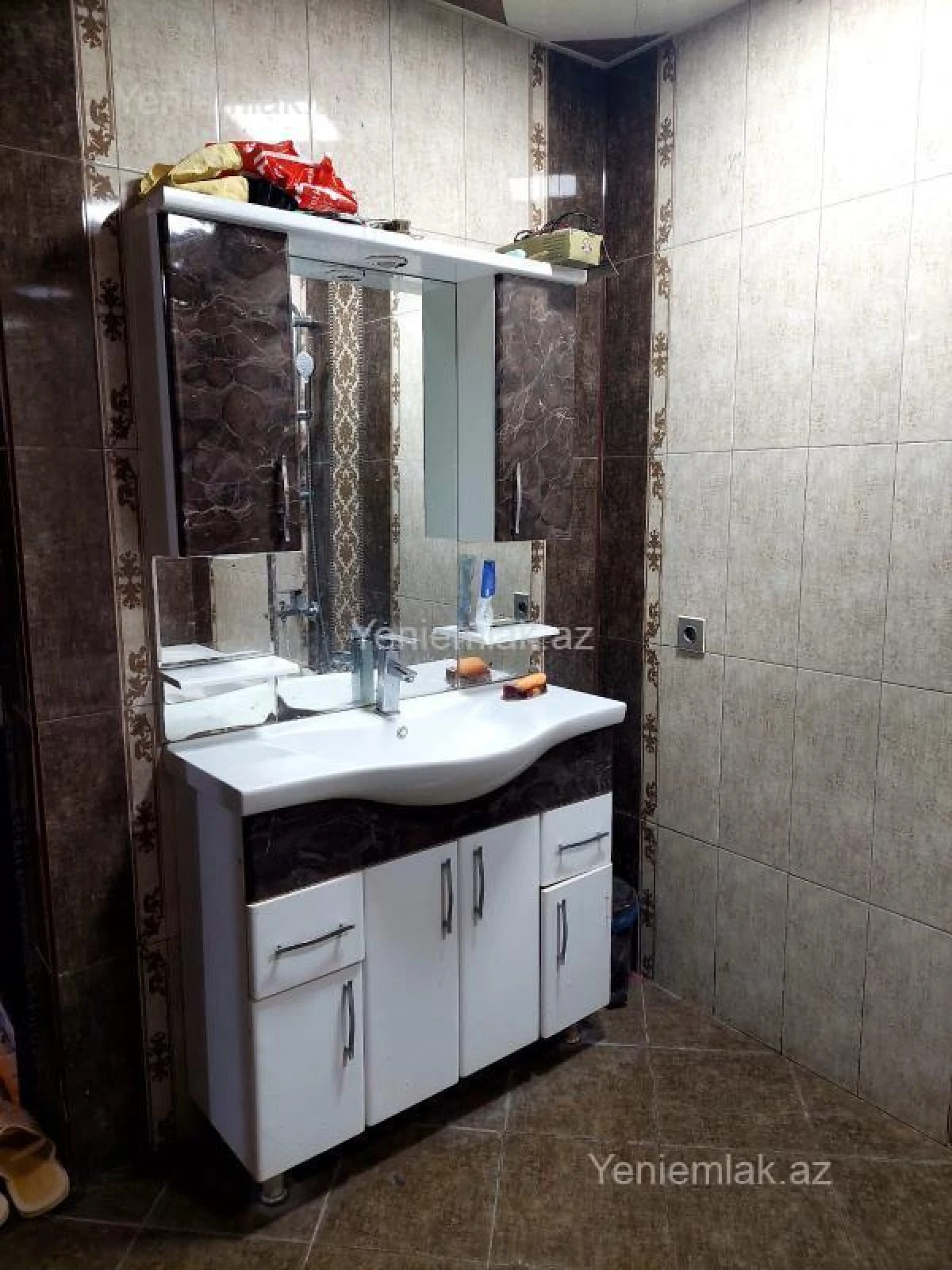 Satılır 6 otaqlı həyət evi 300 m²