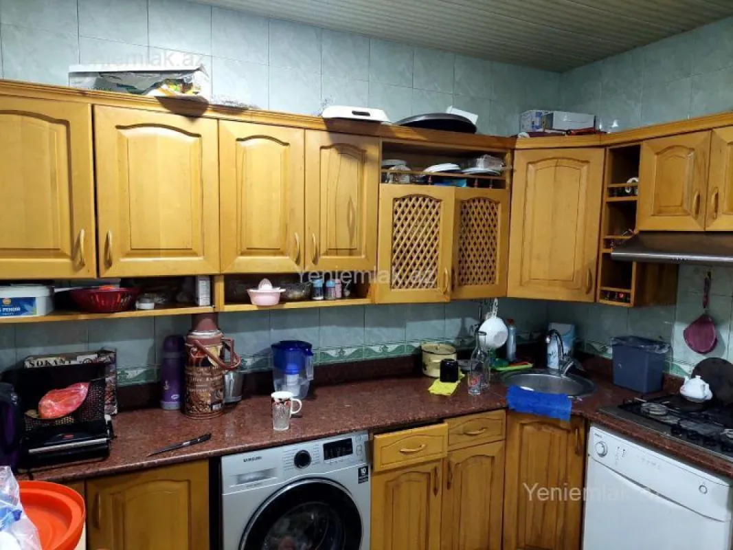 Satılır 6 otaqlı həyət evi 300 m²