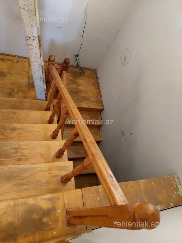 Satılır 6 otaqlı həyət evi 300 m²