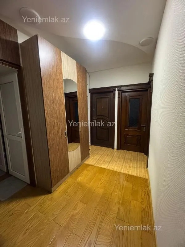 Satılır 4 otaqlı köhnə tikili 110 m²
