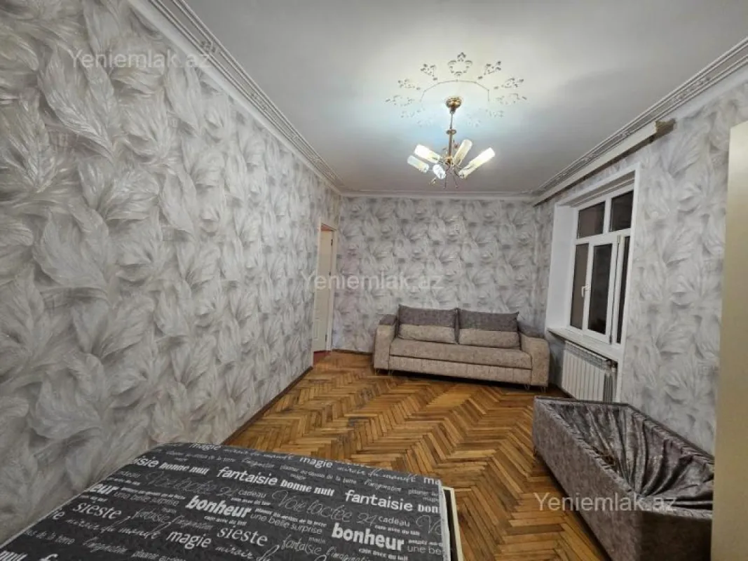 Satılır 1 otaqlı köhnə tikili 36 m²