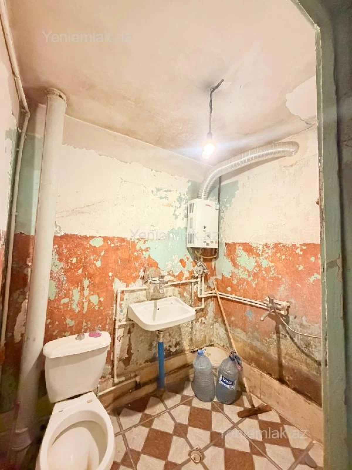 Satılır 1 otaqlı köhnə tikili 28 m²