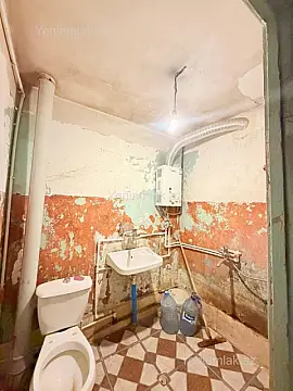 Satılır 1 otaqlı köhnə tikili 28 m²