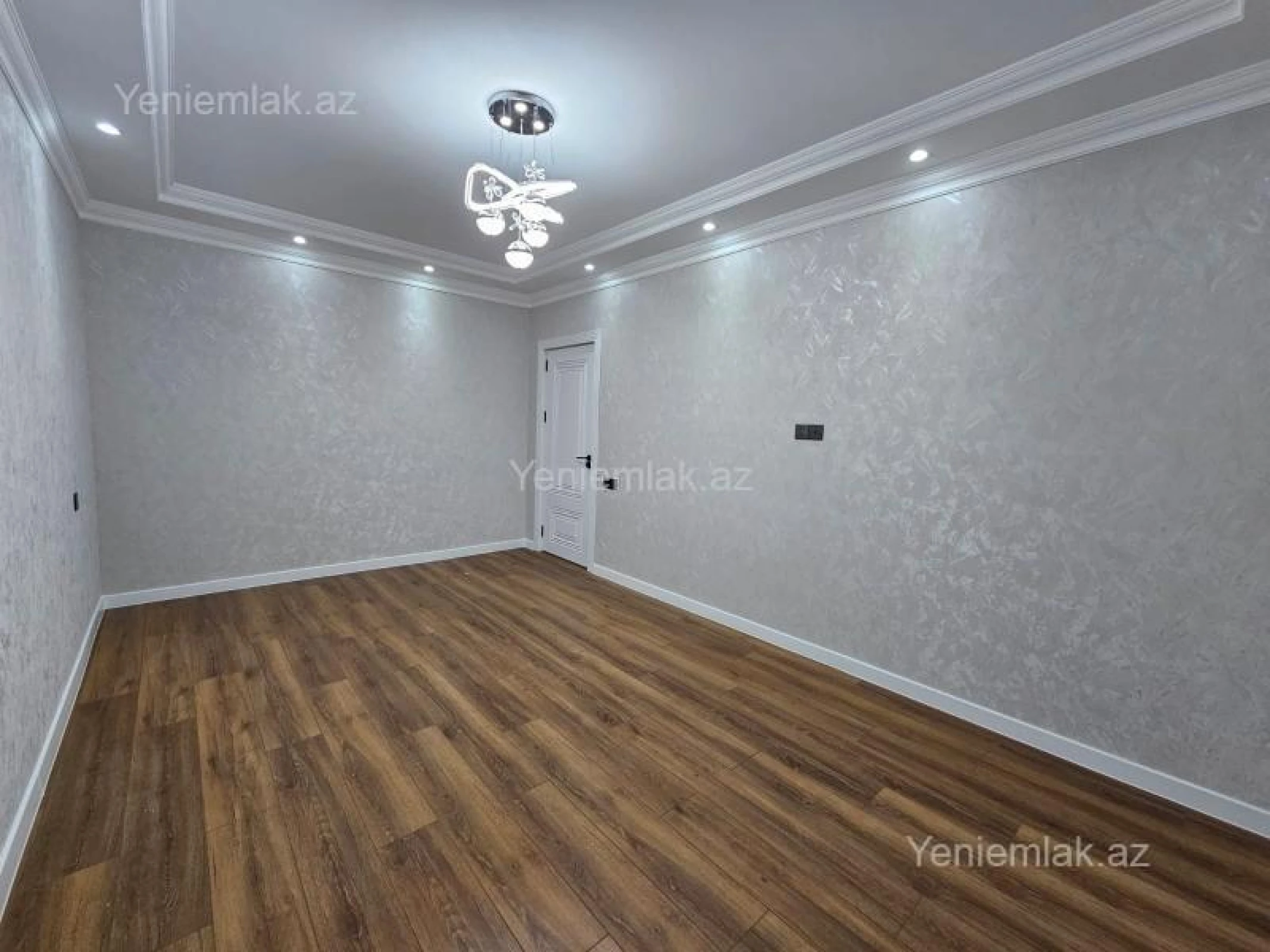 Satılır 2 otaqlı köhnə tikili 55 m²
