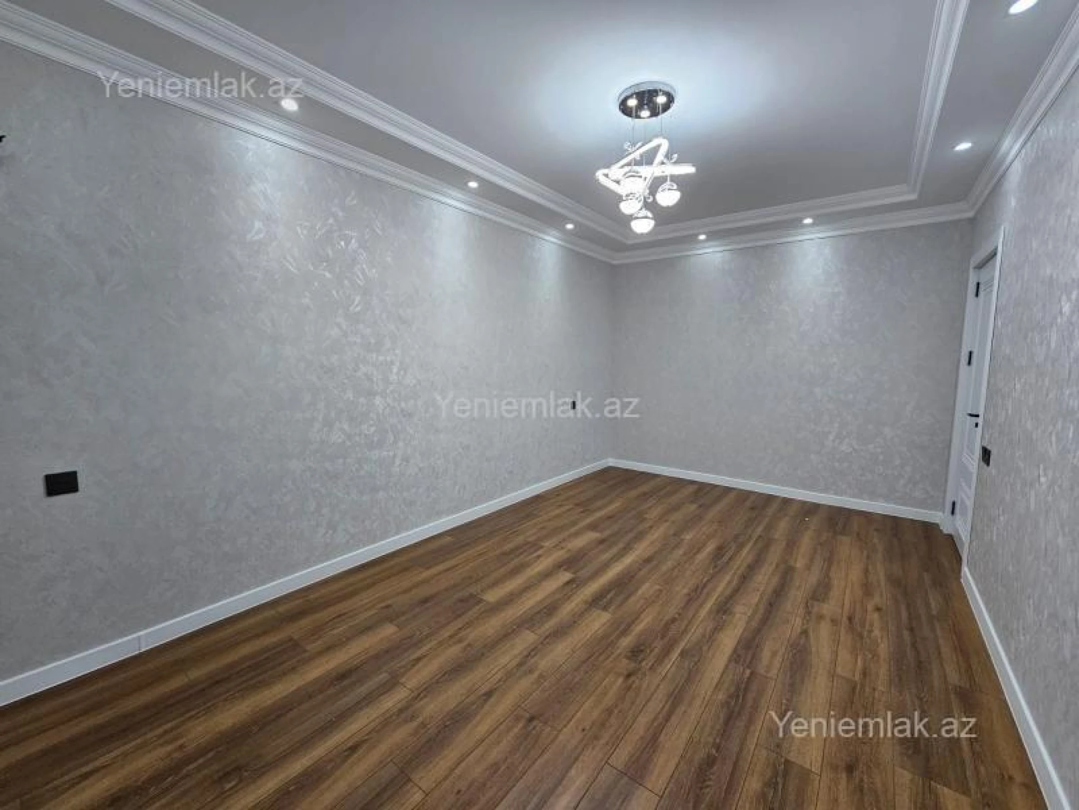 Satılır 2 otaqlı köhnə tikili 55 m²