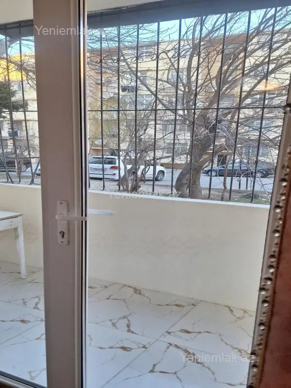 Satılır 5 otaqlı köhnə tikili 140 m²