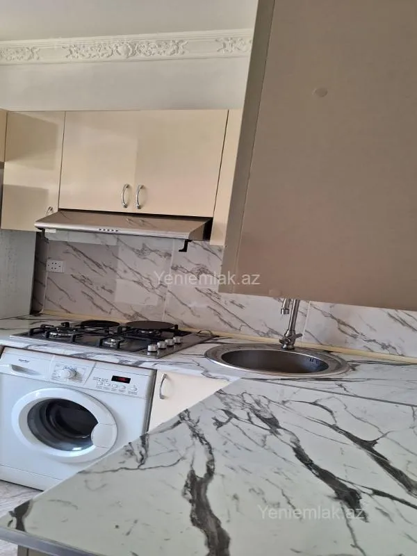 Satılır 5 otaqlı köhnə tikili 140 m²
