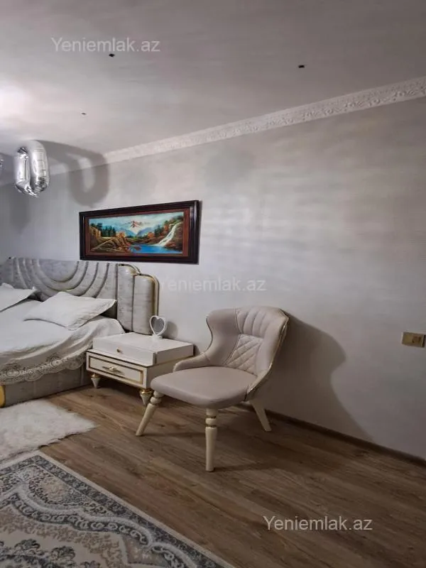 Satılır 5 otaqlı köhnə tikili 140 m²