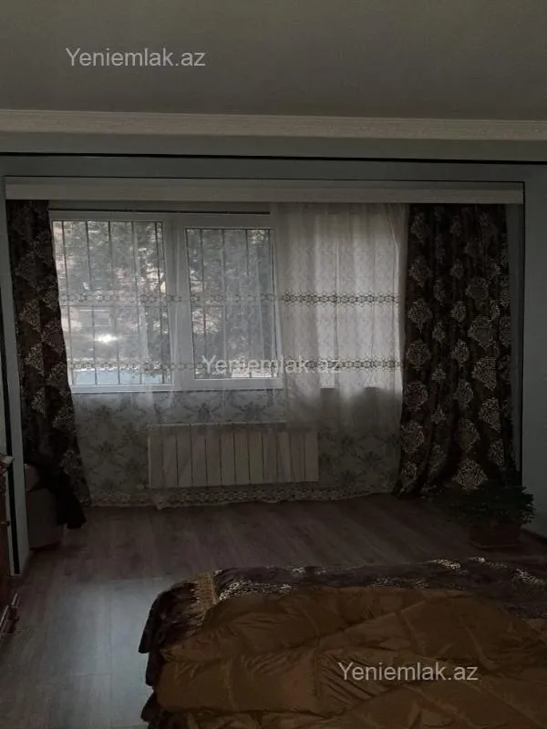Satılır 5 otaqlı köhnə tikili 140 m²