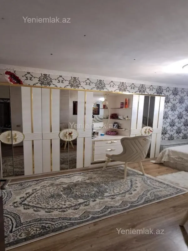 Satılır 5 otaqlı köhnə tikili 140 m²