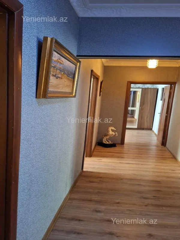 Satılır 5 otaqlı köhnə tikili 140 m²