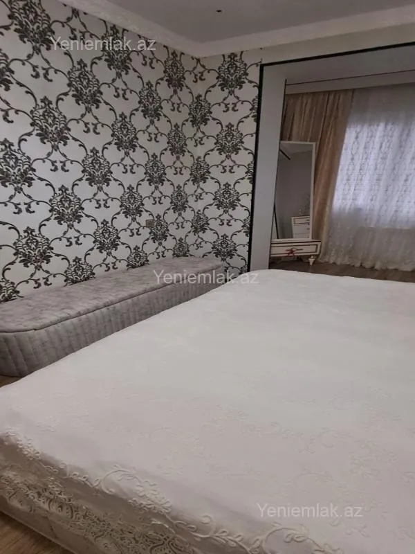Satılır 5 otaqlı köhnə tikili 140 m²