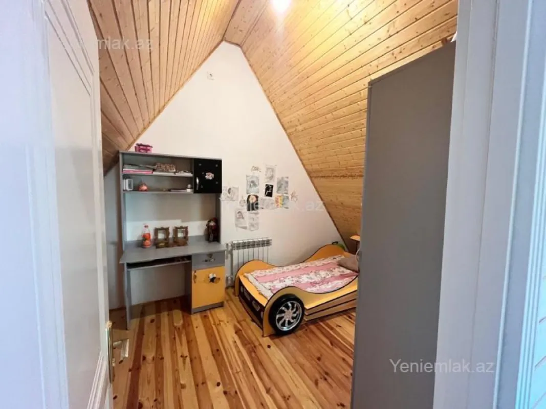 Satılır 4 otaqlı həyət evi 200 m²