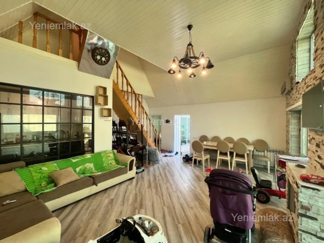 Satılır 4 otaqlı həyət evi 200 m²