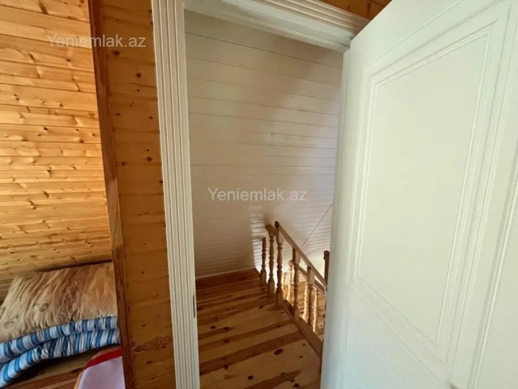 Satılır 4 otaqlı həyət evi 200 m²
