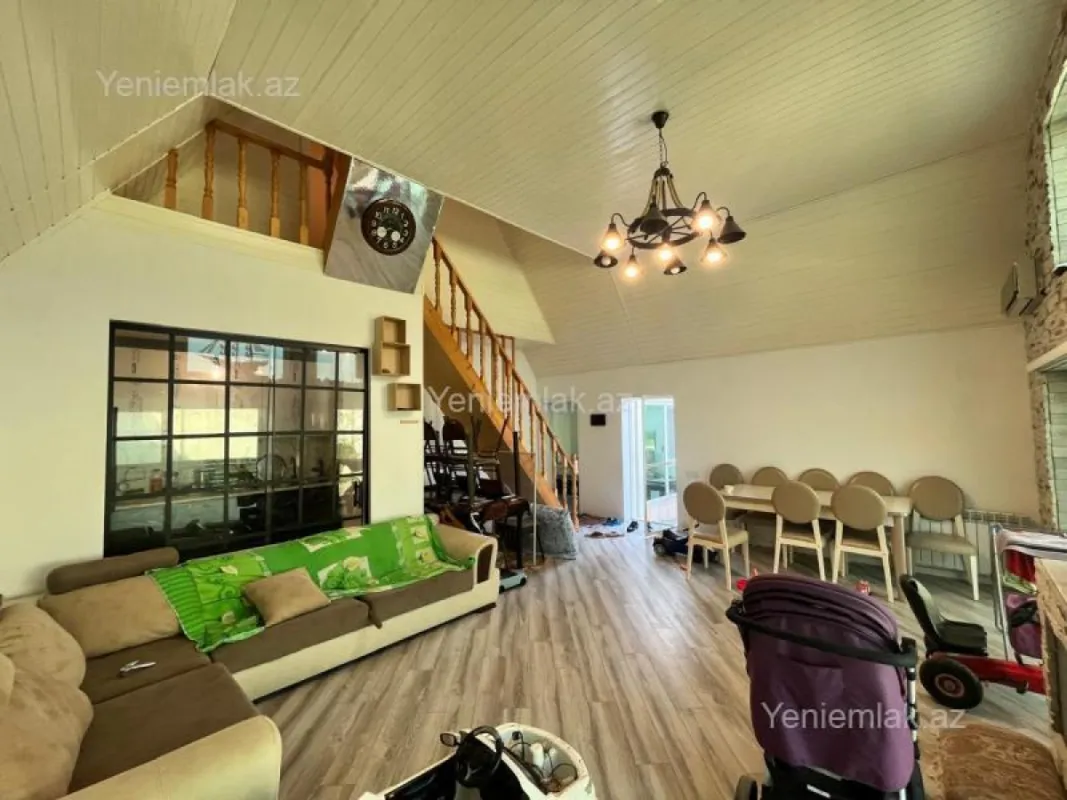 Satılır 4 otaqlı həyət evi 200 m²