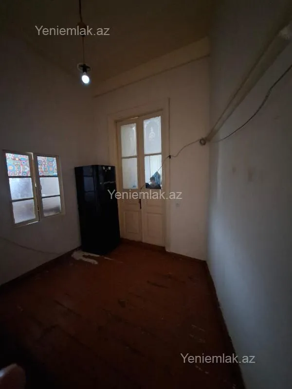 Satılır 2 otaqlı köhnə tikili 50 m²