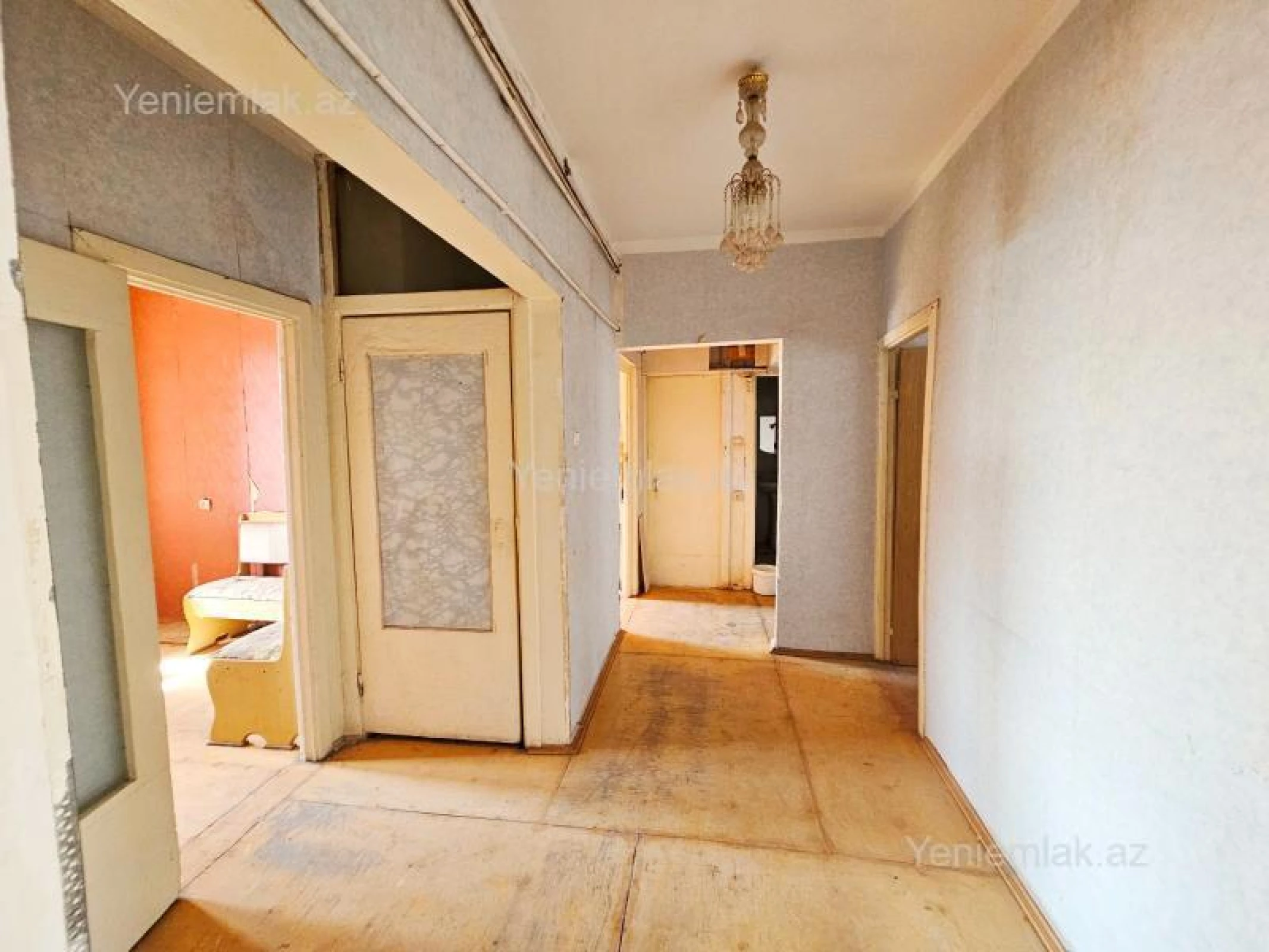 Satılır 5 otaqlı köhnə tikili 120 m²