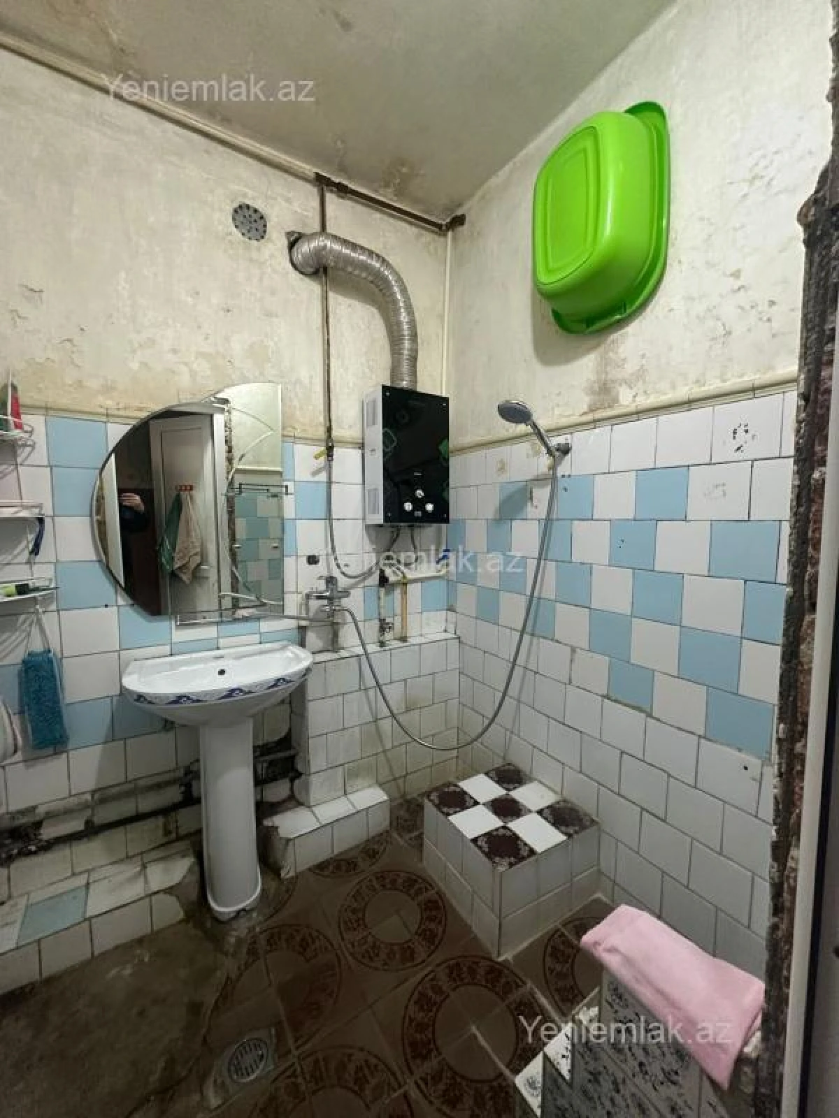 Satılır 4 otaqlı köhnə tikili 100 m²