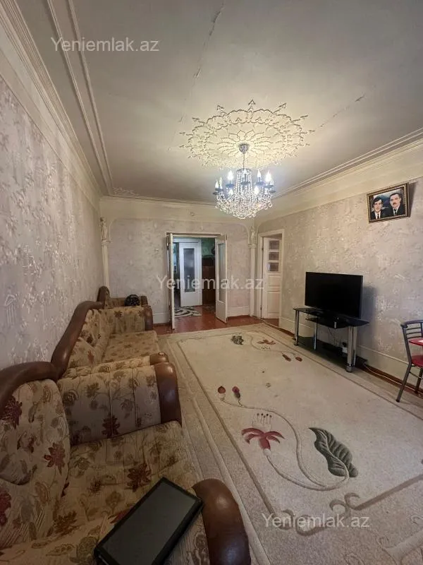 Satılır 4 otaqlı köhnə tikili 100 m²