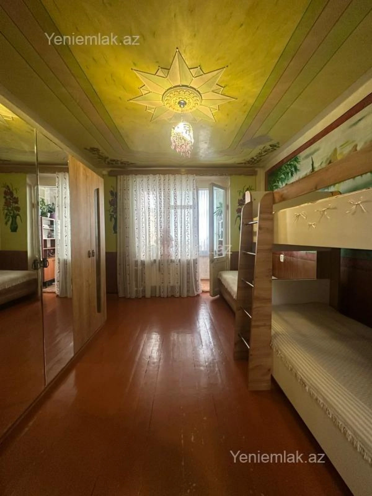 Satılır 4 otaqlı köhnə tikili 100 m²