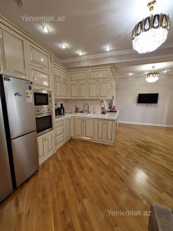 Satılır 5 otaqlı yeni tikili 240 m²