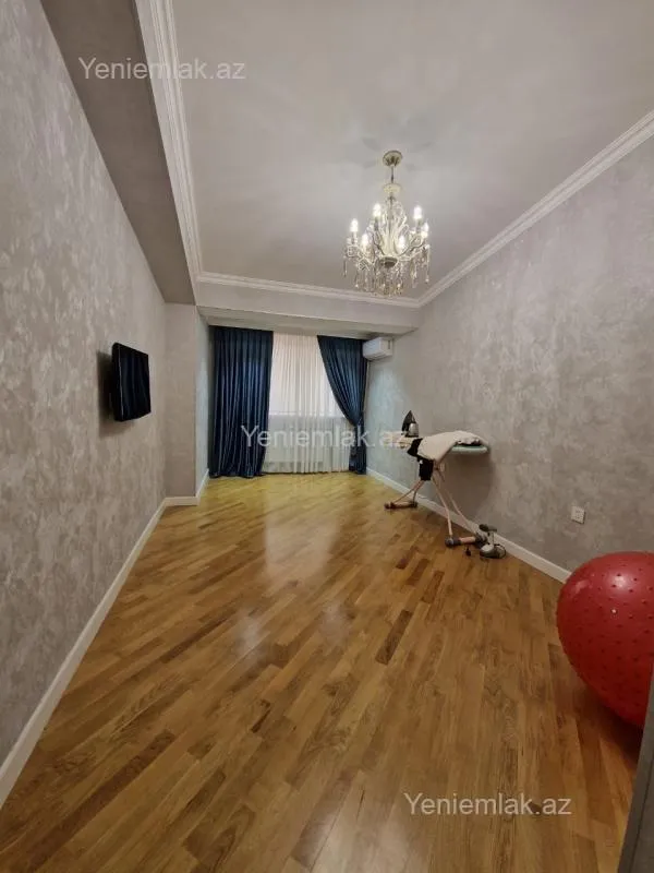 Satılır 5 otaqlı yeni tikili 240 m²