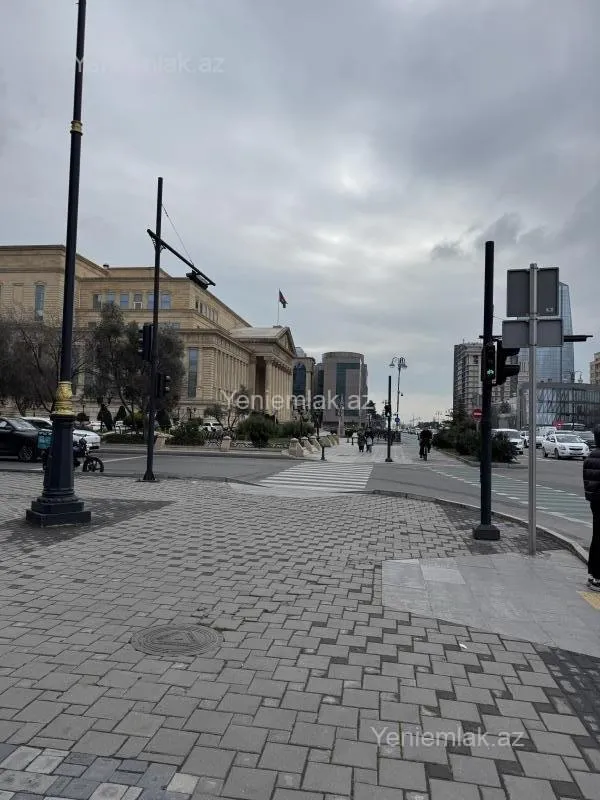 Satılır 4 otaqlı obyekt 85 m²