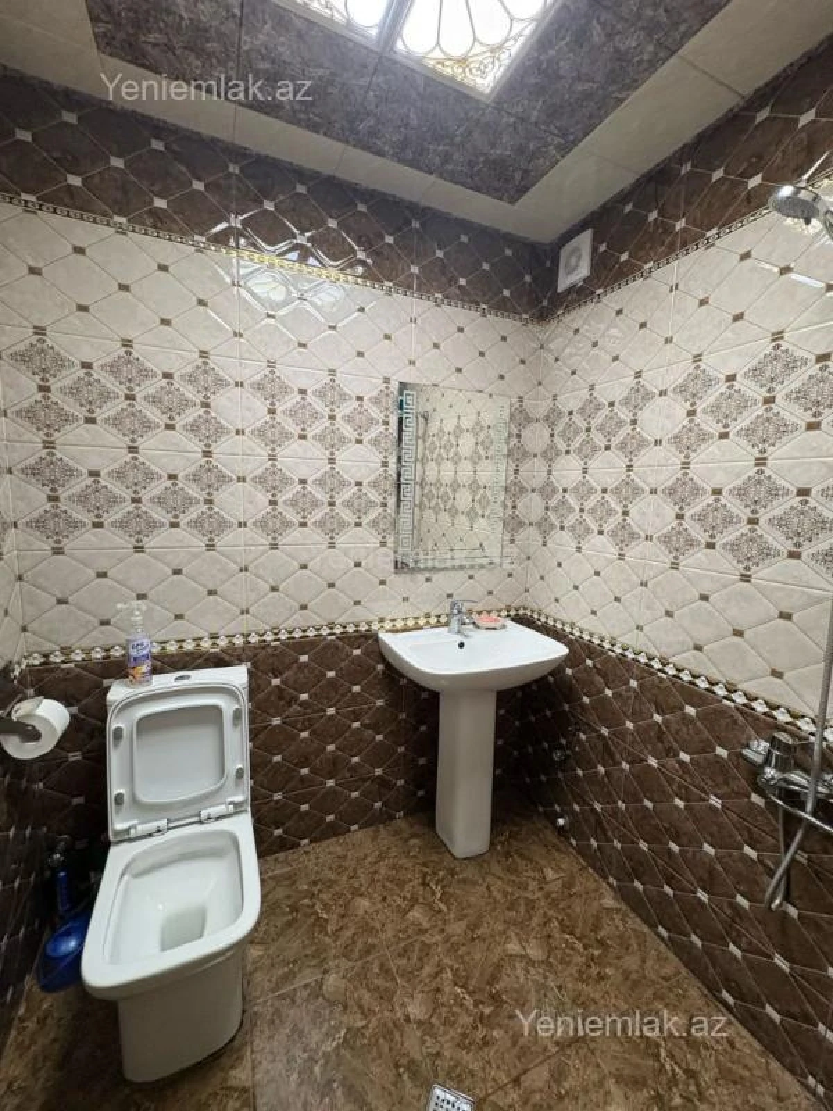 Satılır 2 otaqlı köhnə tikili 60 m²