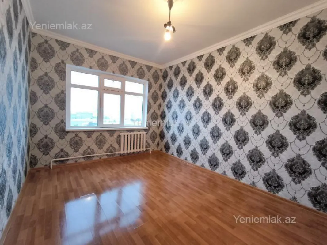 Satılır 4 otaqlı köhnə tikili 100 m²