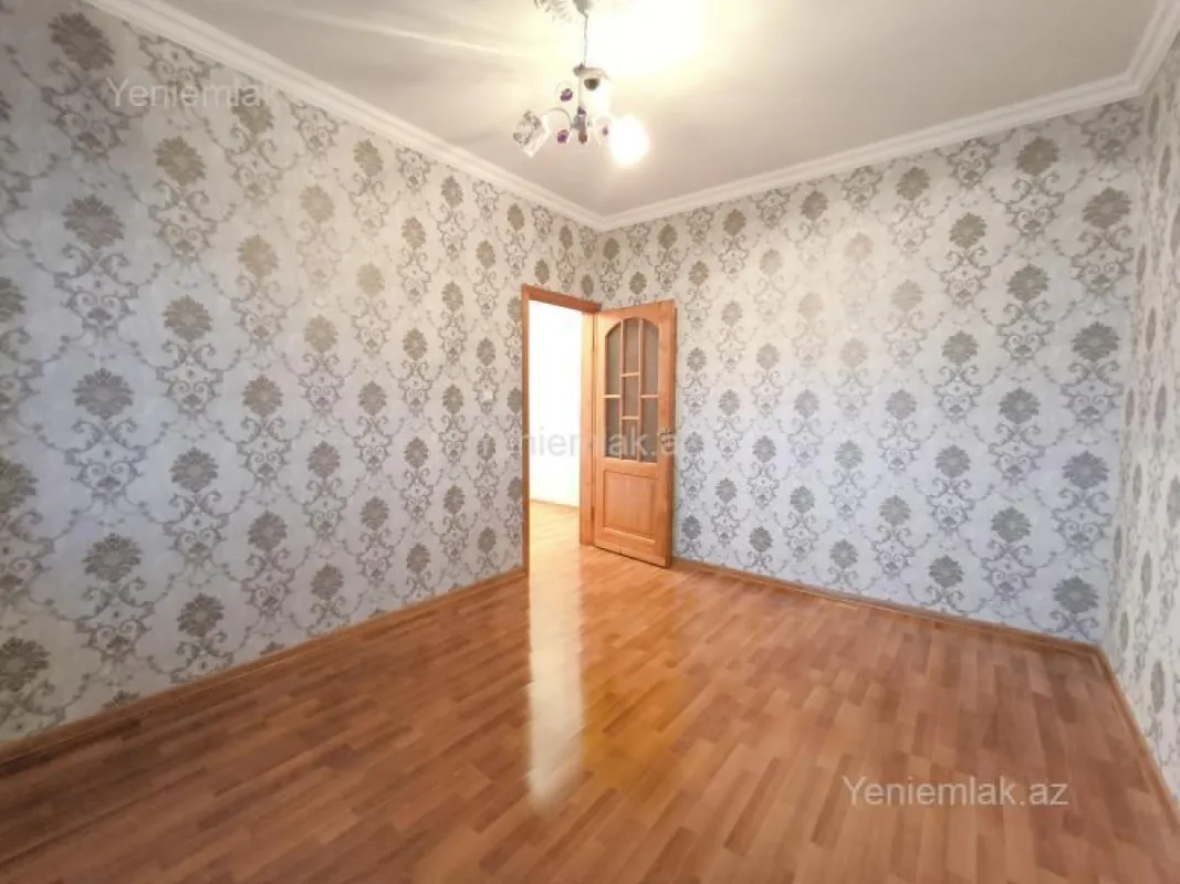 Satılır 4 otaqlı köhnə tikili 100 m²