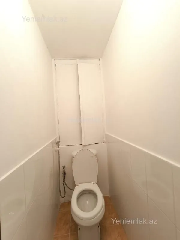 Satılır 4 otaqlı köhnə tikili 100 m²