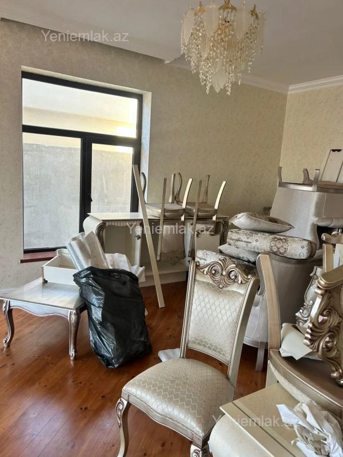 Satılır 5 otaqlı həyət evi 240 m²