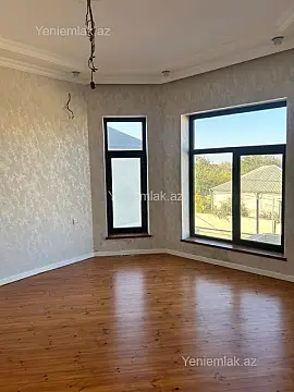 Satılır 5 otaqlı həyət evi 240 m²