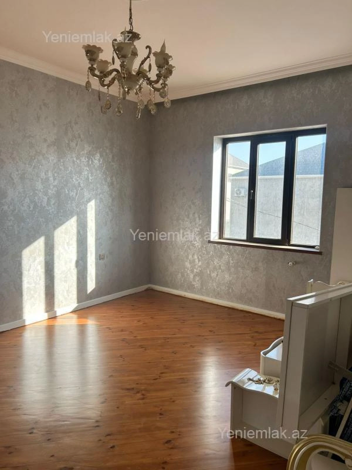 Satılır 5 otaqlı həyət evi 240 m²