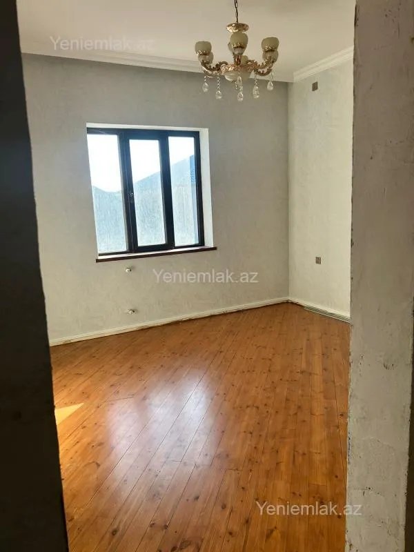 Satılır 5 otaqlı həyət evi 240 m²