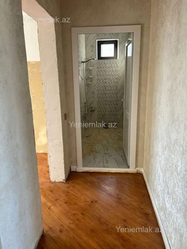 Satılır 5 otaqlı həyət evi 240 m²