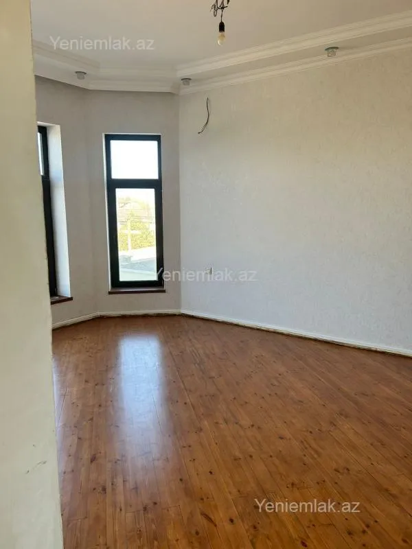 Satılır 5 otaqlı həyət evi 240 m²