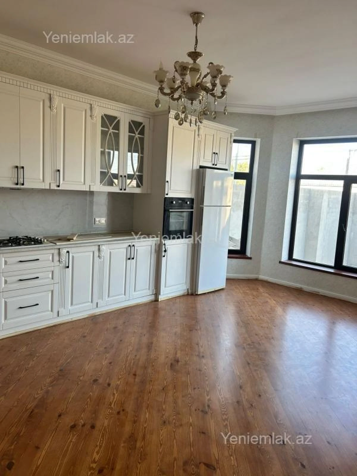 Satılır 5 otaqlı həyət evi 240 m²