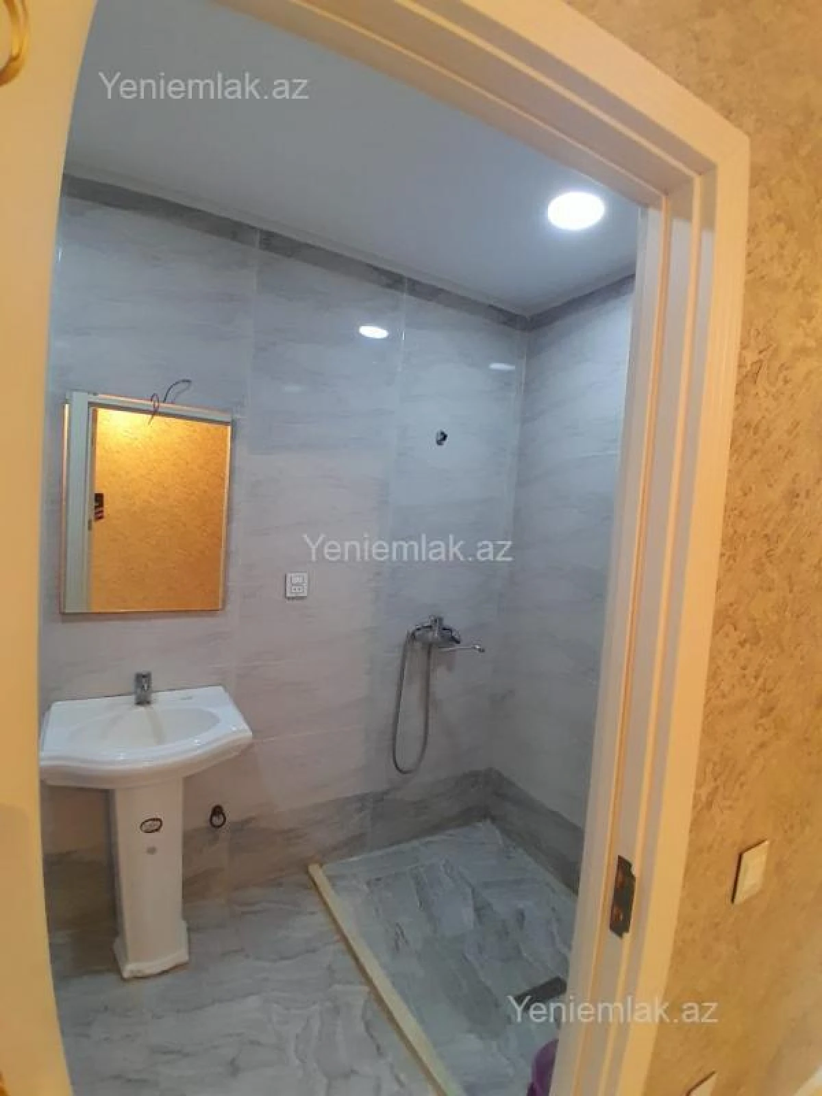 Satılır 3 otaqlı yeni tikili 105 m²