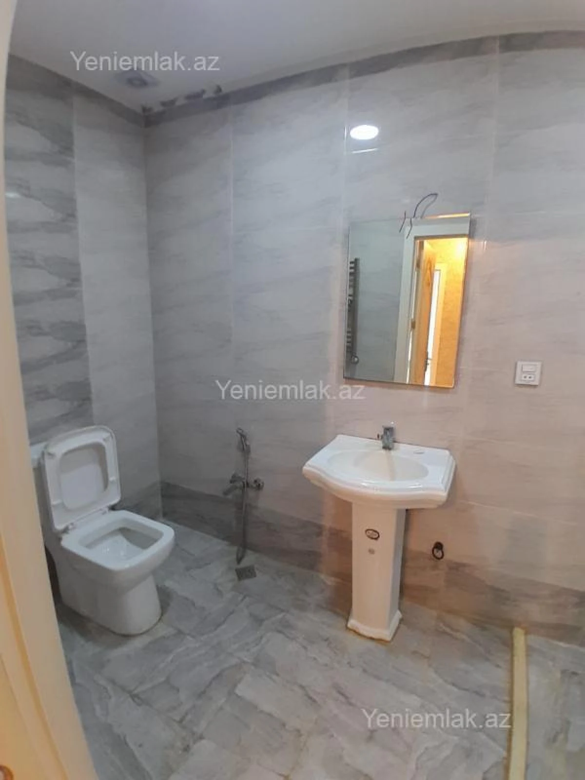 Satılır 3 otaqlı yeni tikili 105 m²