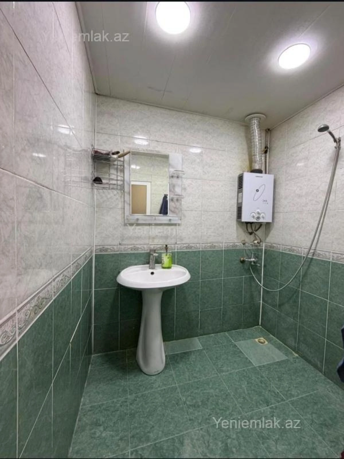 Satılır 2 otaqlı köhnə tikili 83 m²