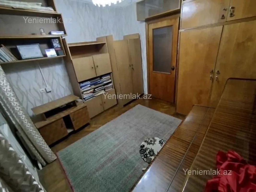 Satılır 4 otaqlı köhnə tikili 100 m²