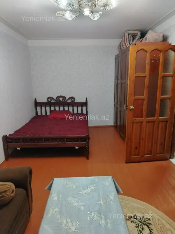 Satılır 1 otaqlı köhnə tikili 32 m²
