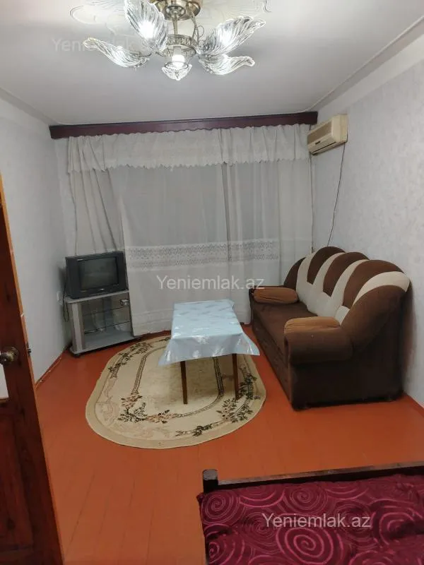 Satılır 1 otaqlı köhnə tikili 32 m²