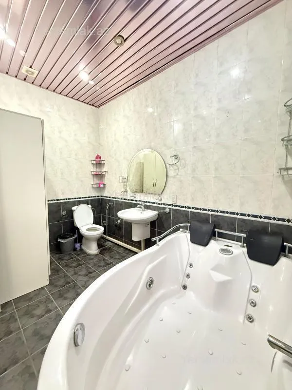 Satılır 3 otaqlı yeni tikili 160 m²