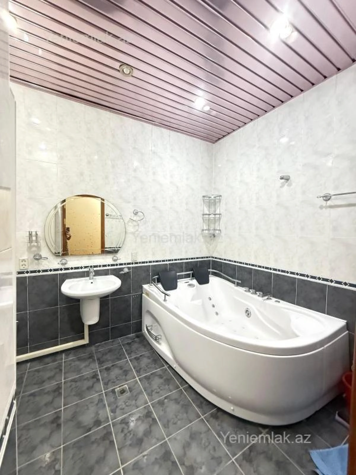 Satılır 3 otaqlı yeni tikili 160 m²