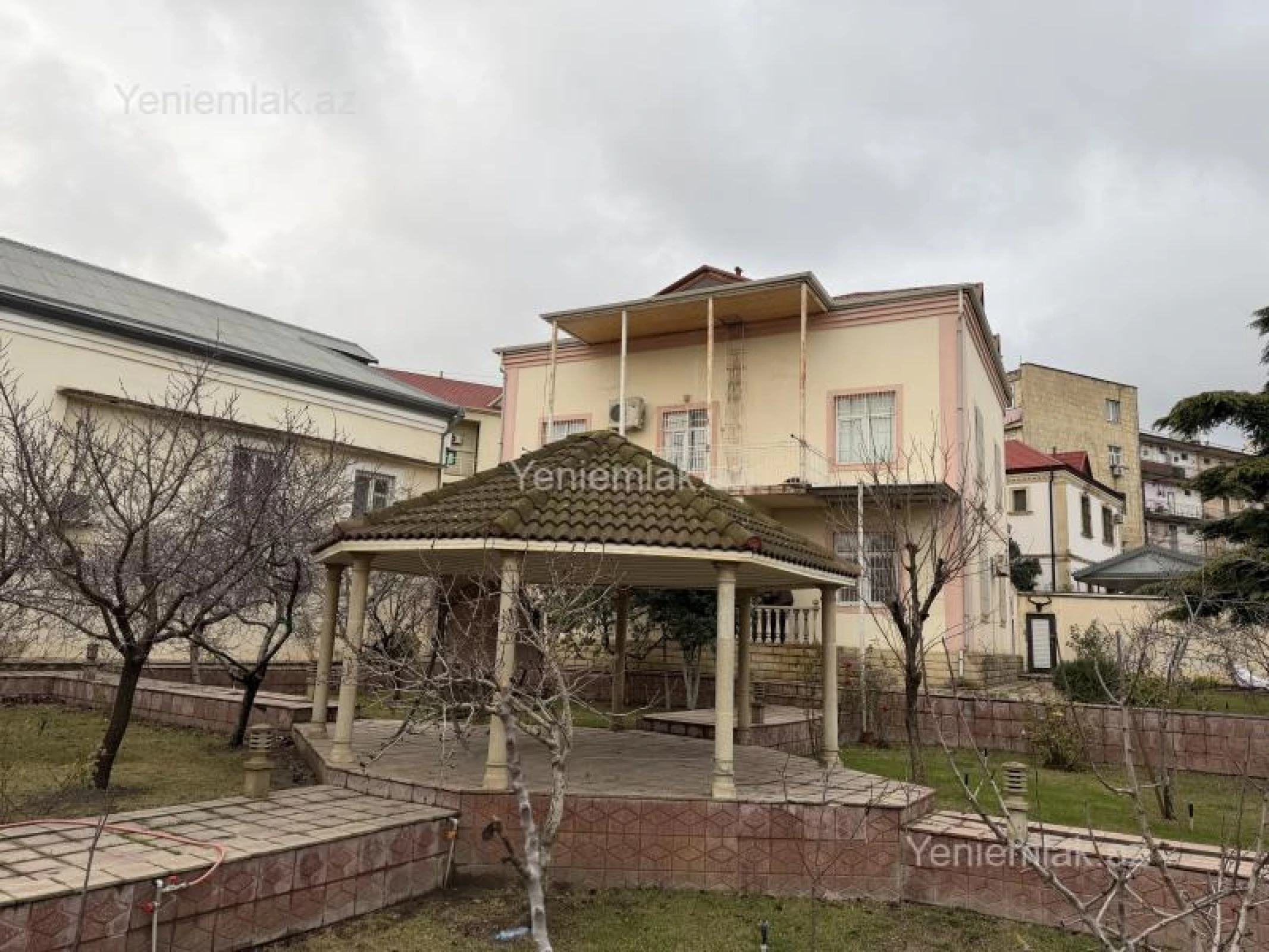 Satılır 6 otaqlı həyət evi 250 m²