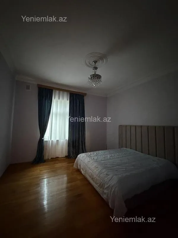 Satılır 6 otaqlı həyət evi 250 m²